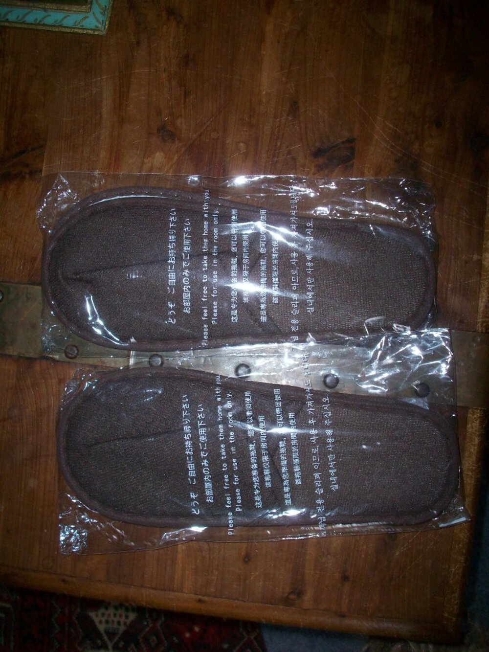 2 Pairs Disposable Slippers Closed Toe Spa Slippers Non-Slip Hotel Travel Guest